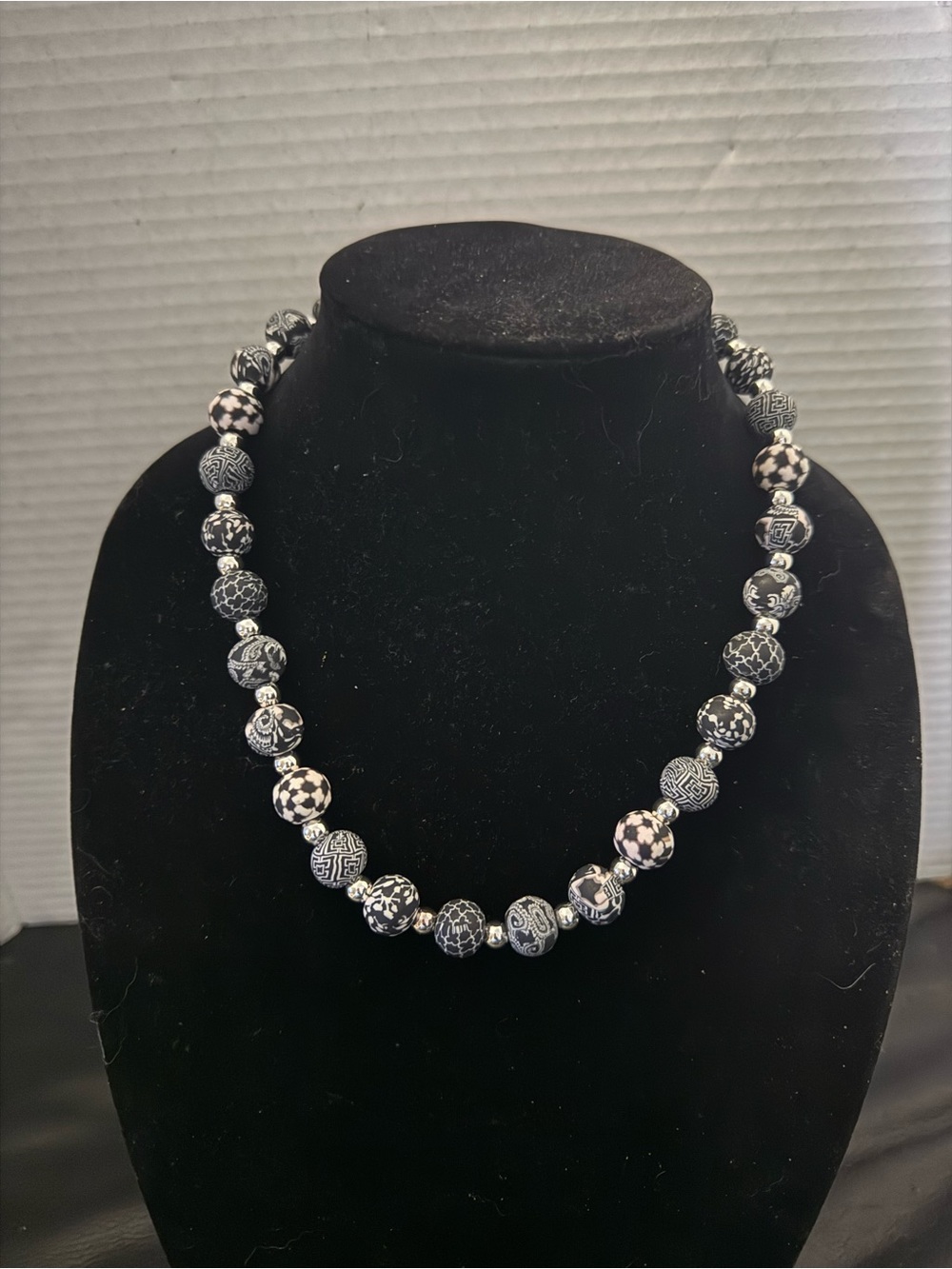 Black and White Patterned Bead Necklace for Women